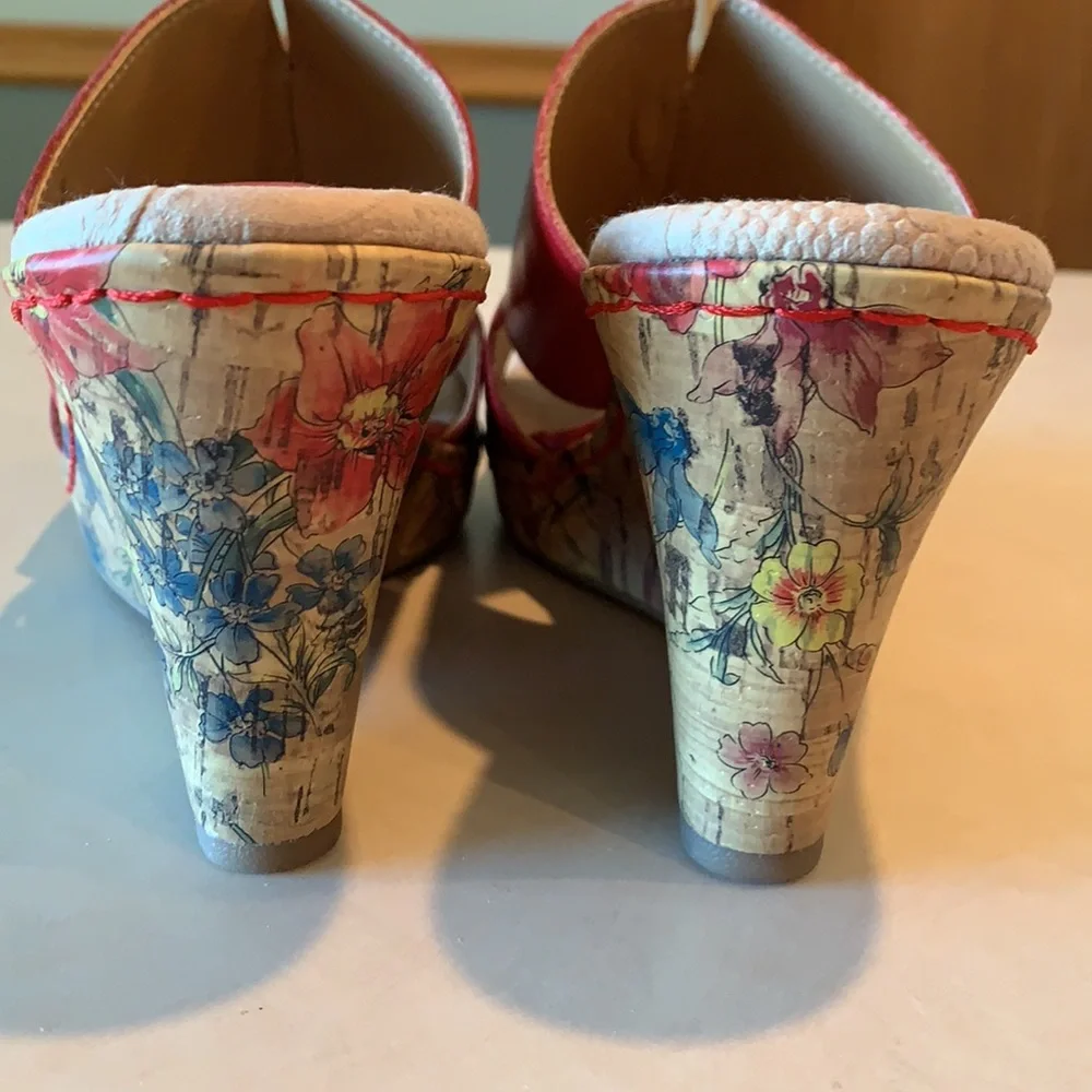 b.o.c. Wedge Sandals, size 8M - Picture 12 of 15